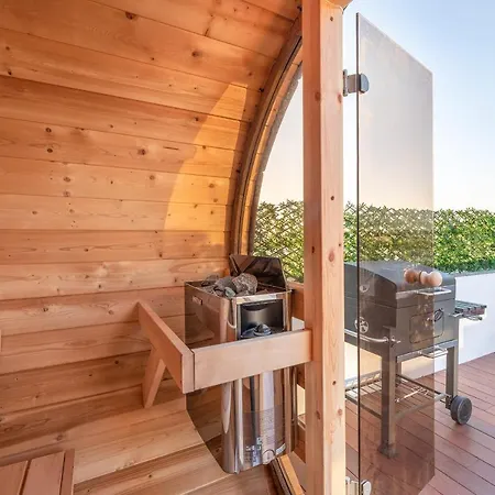 Guestready - Small Single Private Rooftop & Spa Apartment *
