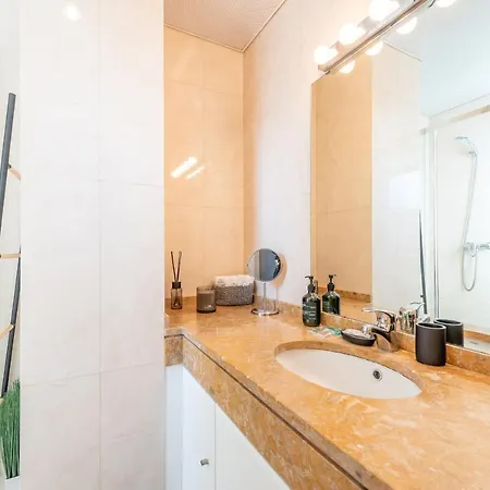 Guestready - Small Single Private Rooftop & Spa Apartment